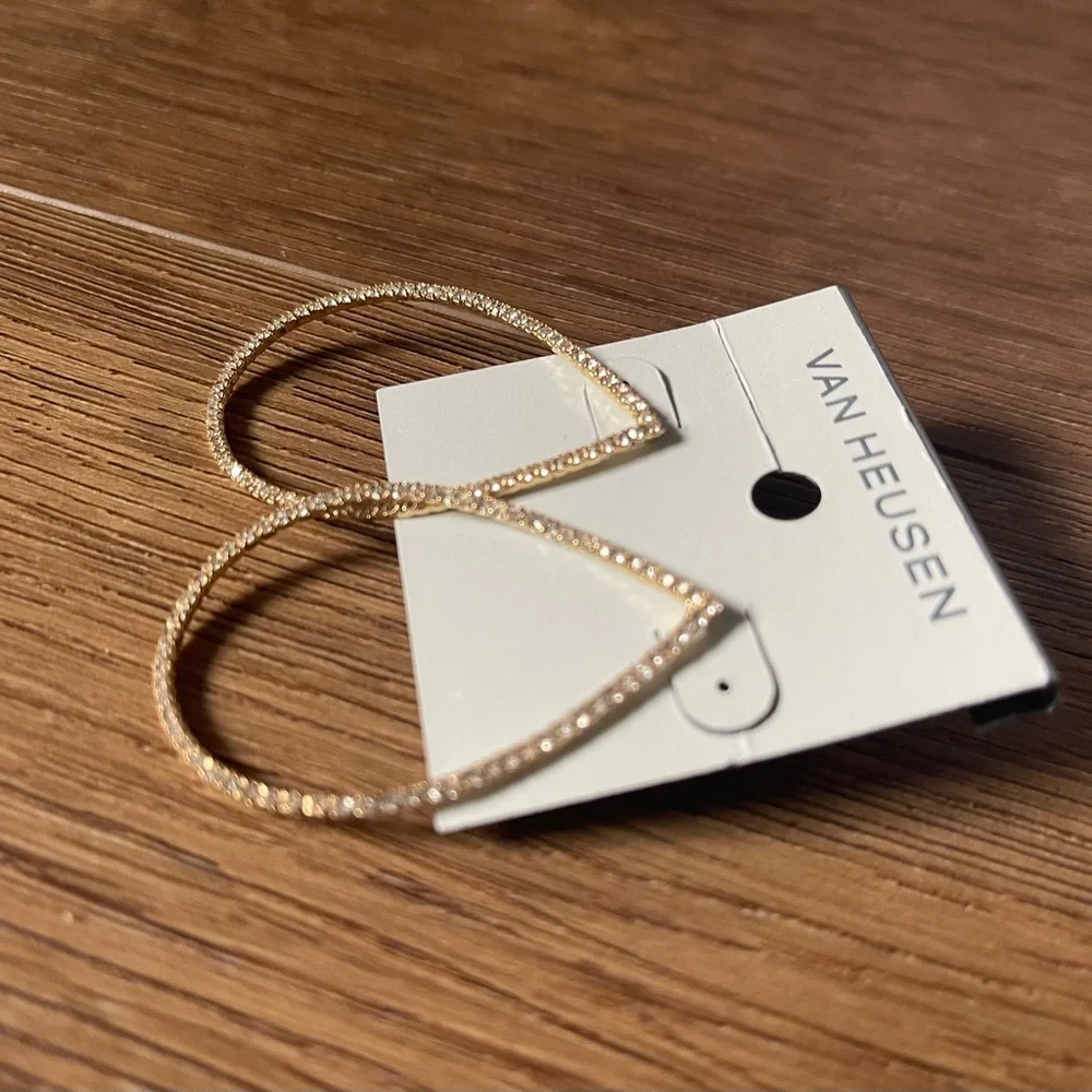 VAN HEUSEN-NWT Gold Tone & CZ Tear Drop Earrimgs - Picture 4 of 8